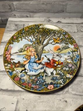 Alice in Wonderland Decorative Plate with White Rabbit Viletta 1st in series